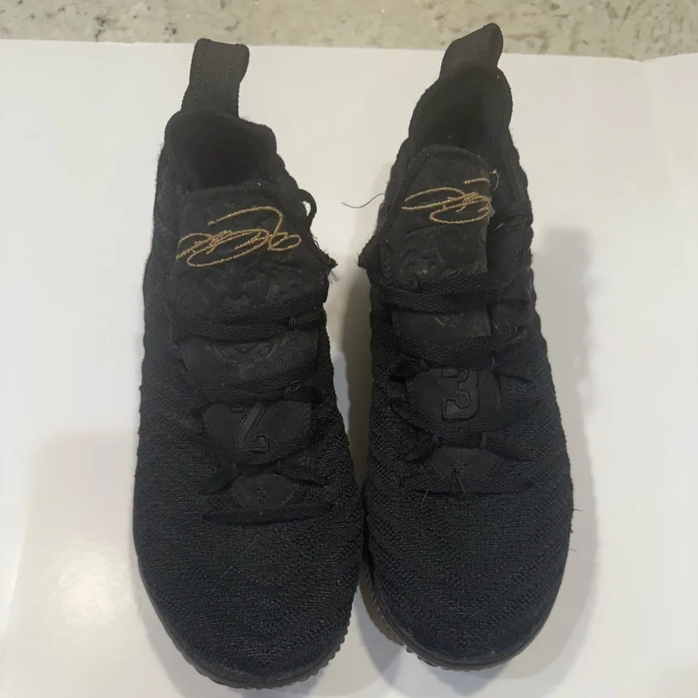 Nike LeBron XVI I Am King youth size 4